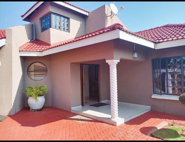 4 BEDROOM HOUSE FOR SALE IN WATERBERRY COUNTRY ESTATE